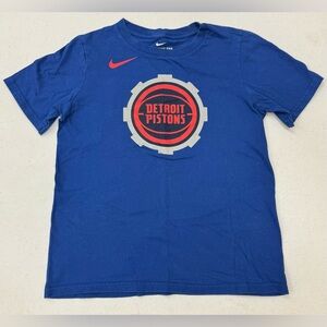 Nike Kids Detroit Pistons Blue Logo Tee - size M